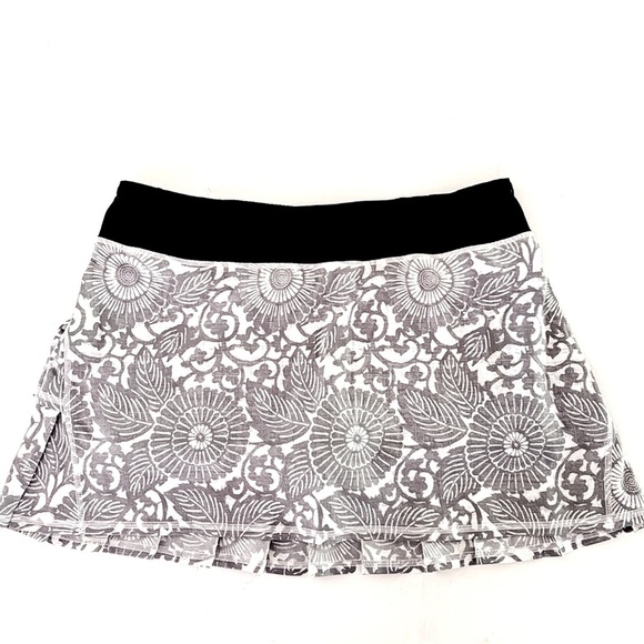 Lululemon Circuit Breaker Pleaded Skort. Size 10 Women’s - Picture 3 of 9